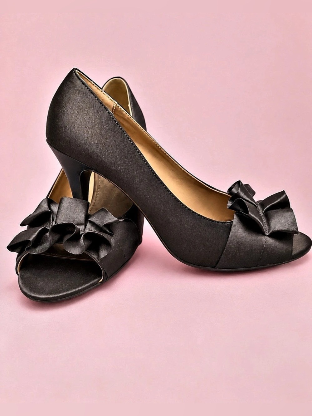 Nina Bow Peep Toe Heels in Black 6.5M Only worn once!